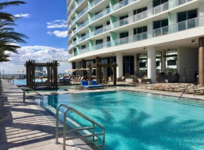 Luxe Stay at Lyfe Resort -Oceanfront & Amenities